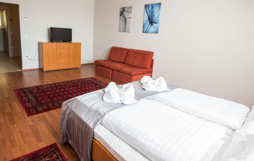 Salt Hill Apartmanok Egerszalok Ngoại thất bức ảnh